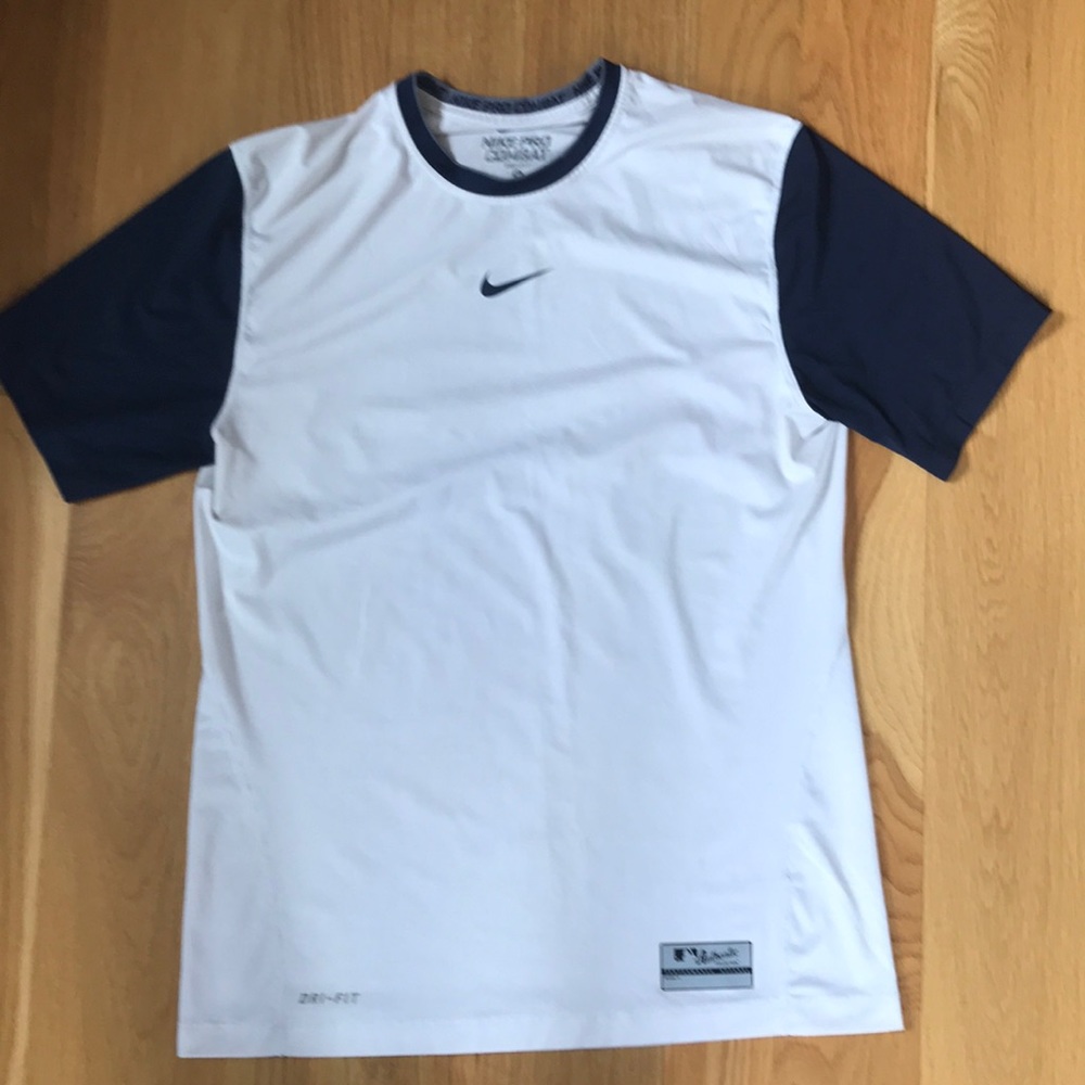 Men’s Nike medium fitted Pro combat shirt